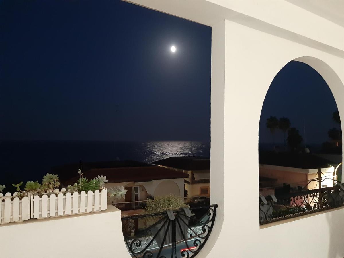 B&B Sea Terrace Ачи Костелло Экстерьер фото
