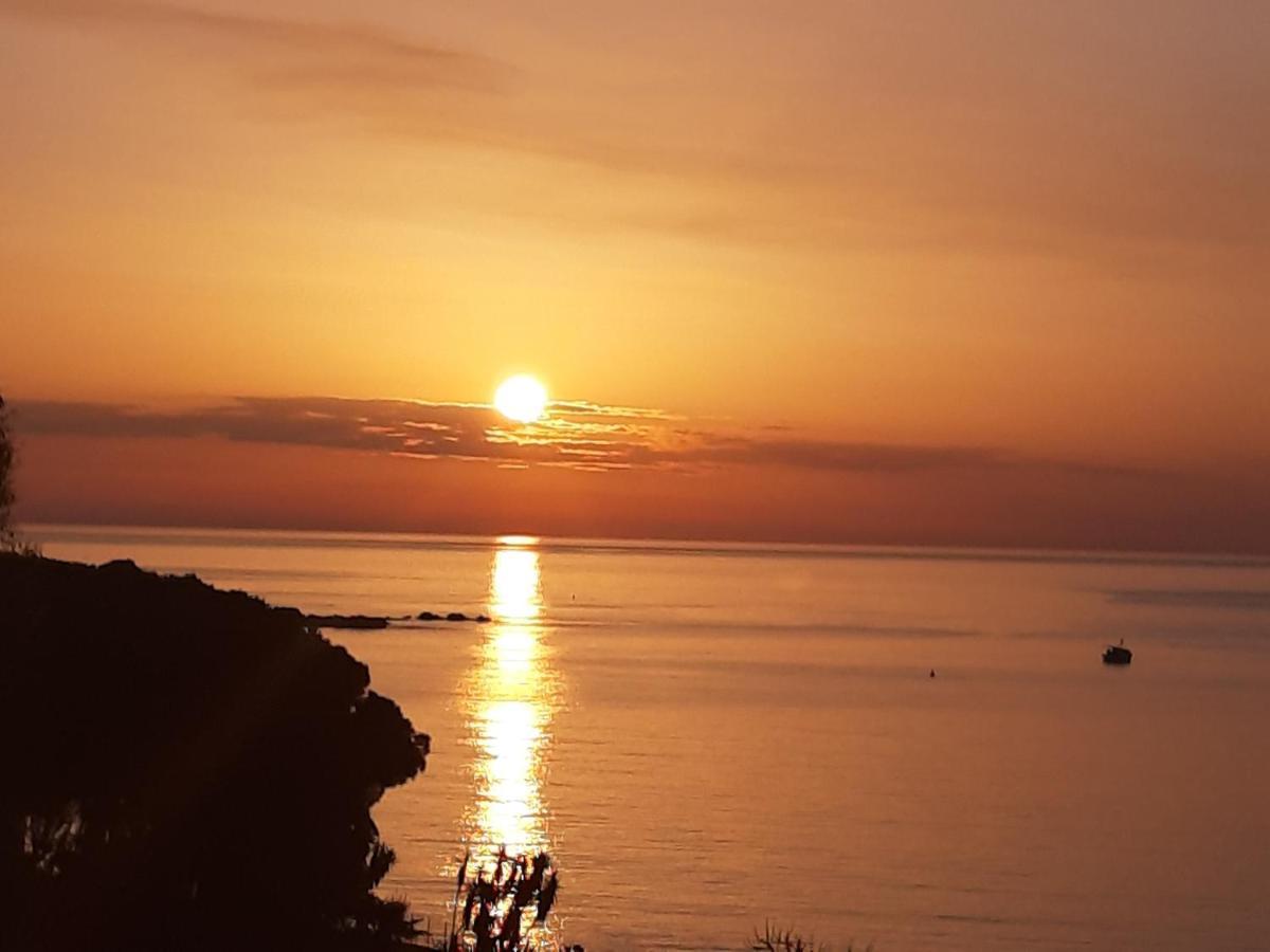 B&B Sea Terrace Ачи Костелло Экстерьер фото